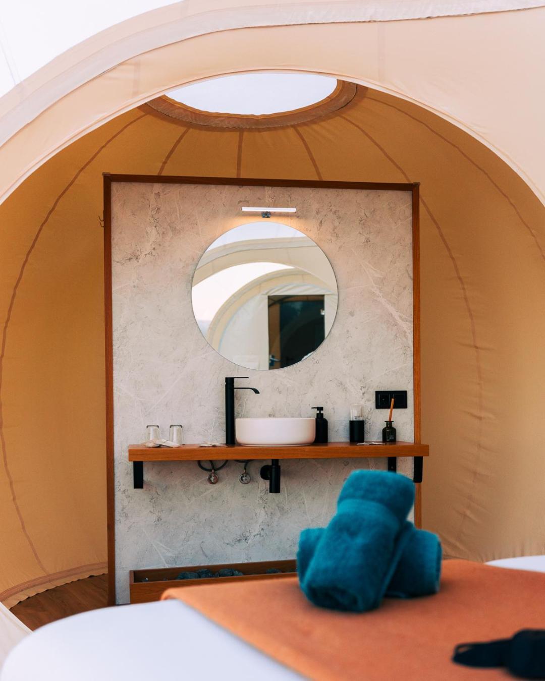 Готель Glamping Balu Монестеріо Екстер'єр фото